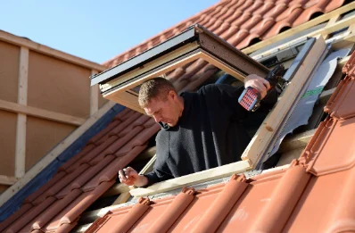 Pose de fenêtres de toit Velux à Lizant
